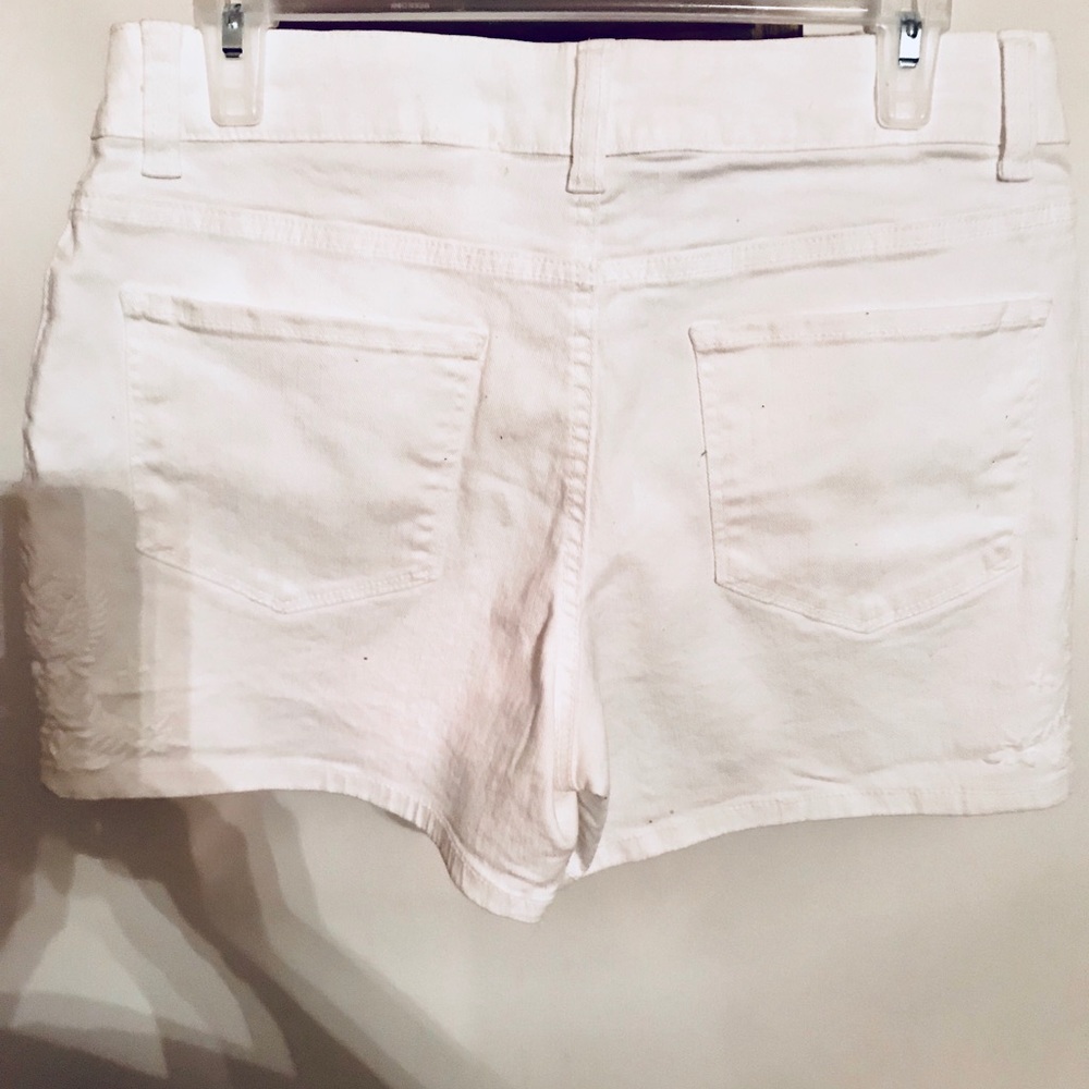 Multi-Color Top & Front-Laced Boyfriend Shorts Set - Picture 6 of 8